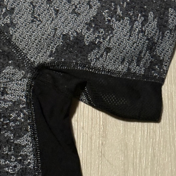 Kid’s Nike Black and Gray Camo Tee Size L - Picture 4 of 8